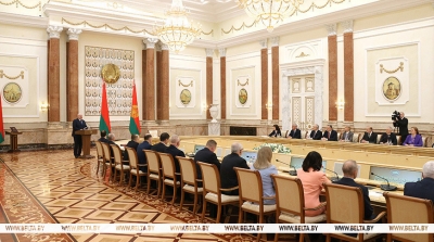 Лукашенко: в Беларуси надо аккуратно выстроить систему прихода к власти нового поколения