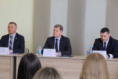 Председатель горисполкома Александр Студнев встретился с молодыми специалистами сферы здравоохранения