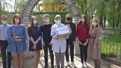 Помогает молодёжь
