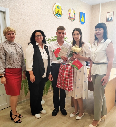 Были молодыми специалистами – стали молодой семьей!