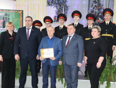 Военно-патриотический клуб «Патриот» получил подарок от сенатора