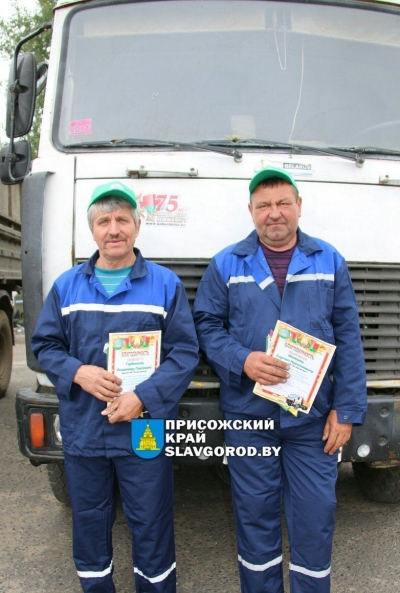 Водителям, занятым на отвозке зерна, Сергею Шевцову и Владимиру Гарбенкову из ОАО«Леснянский агро» удалось преодолеть рубеж в тысячу тонн