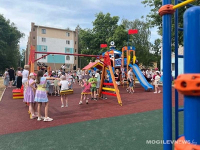 НОВУЮ ДЕТСКУЮ ПЛОЩАДКУ ОТКРЫЛИ НА УЛИЦЕ ОРЛОВСКОГО В МОГИЛЕВЕ