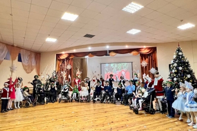 Депутаты вручили новогодние подарки воспитанникам Осиповичской специальной школы-интерната