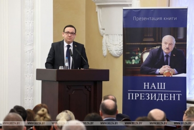 Книга &quot;Наш Президент&quot; поступила в продажу в магазины областных центров