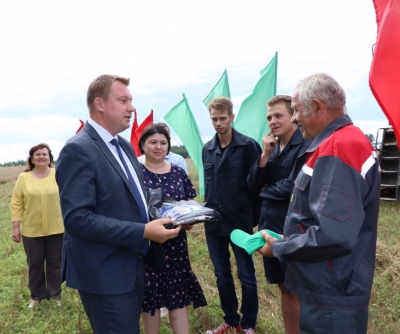 Александр Денисов, водитель ОАО «Привольный агро», перевез 1000 тонн зерна! 