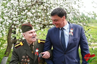 Помощник Президента поздравил ветерана