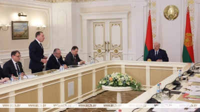 &quot;Страна прежде всего&quot;. Лукашенко потребовал поставить в равные условия частные и государственные предприятия