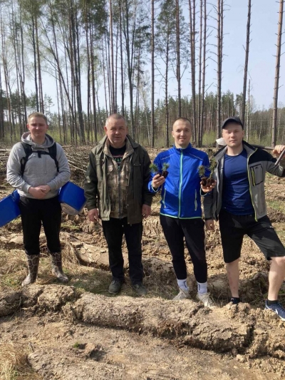 Сотрудники Славгородского отделения Департамента охраны Министерства внутренних дел приняли участие в акции «Неделя леса».