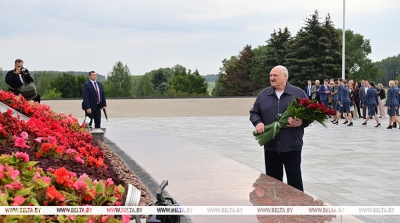 Лукашенко возложил цветы к подножию Кургана Славы
