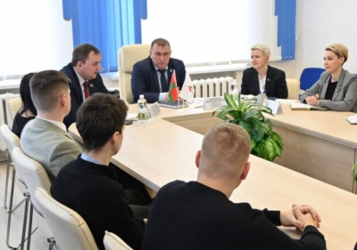 Молодые специалисты встретились с&nbsp;членом Постоянной комиссии Совета Республики по&nbsp;экономике, бюджету и&nbsp;финансам Сергеем Анюховским и&nbsp;с&nbsp;руководством района