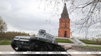 В годы Великой Отечественной войны жители сотен белорусских городов и сел сражались с врагом, приближая Победу. Особо отличились 36 населенных пунктов, впоследствии награжденных вымпелами «За мужество и стойкость в годы Великой Отечественной войны».